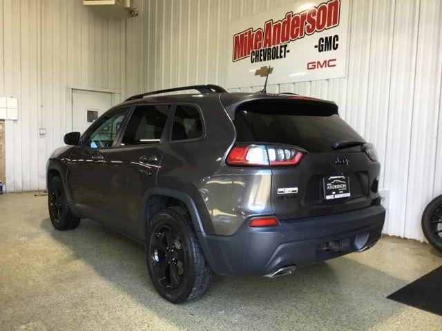 2019 Jeep Cherokee — rear three-quarter view