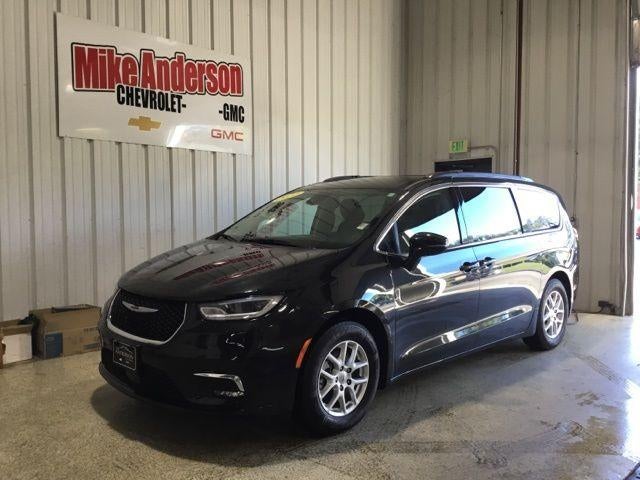 2022 Chrysler Pacifica Touring L in Black — front three-quarter view